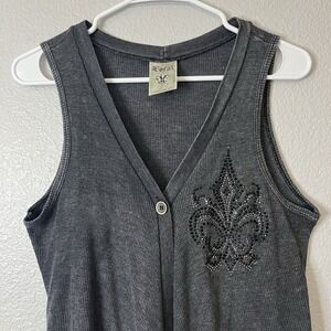Vocal Charcoal Ribbed Sleeveless Cardigan with Black Rhinestone Fleur-de-Lis